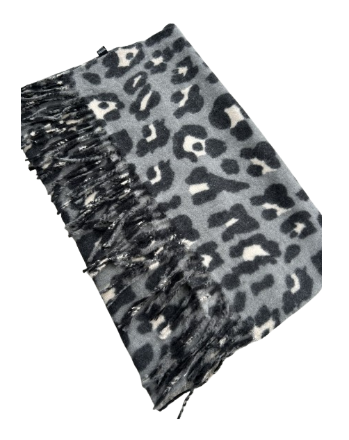 D543 Leopardo rašto pilkas šalikas