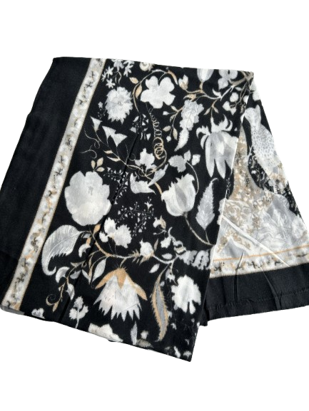 C2581 Margo rašto juodas šalikas