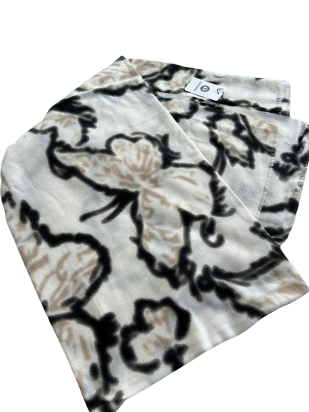 J1659 Margo rašto kreminis šalikas